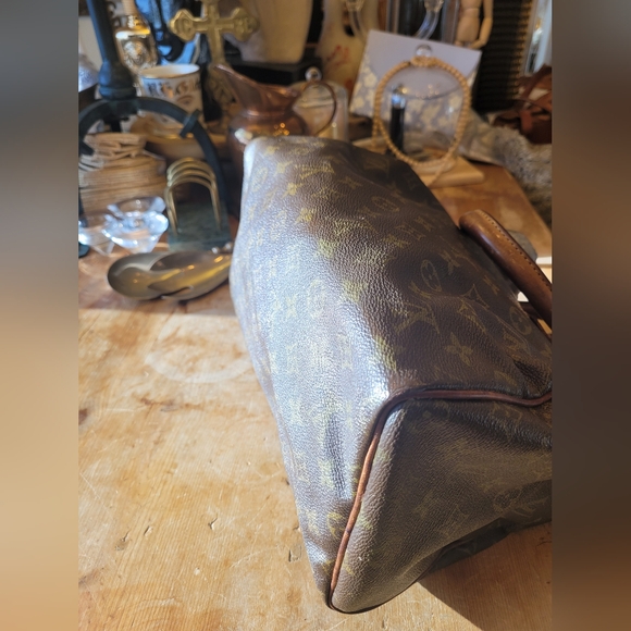 Louis Vuitton Monogram Speedy Bag - Picture 5 of 9